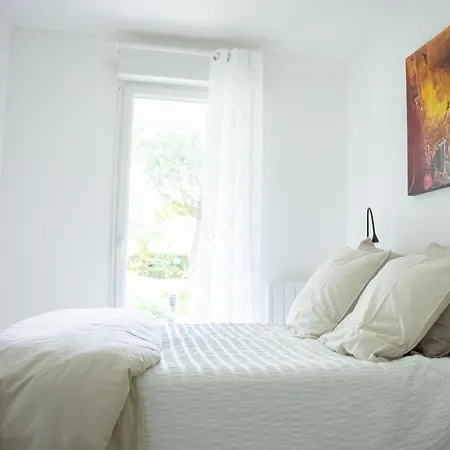 De Florigny Avec Parking Souterrain Et Terrasse Lägenhet *